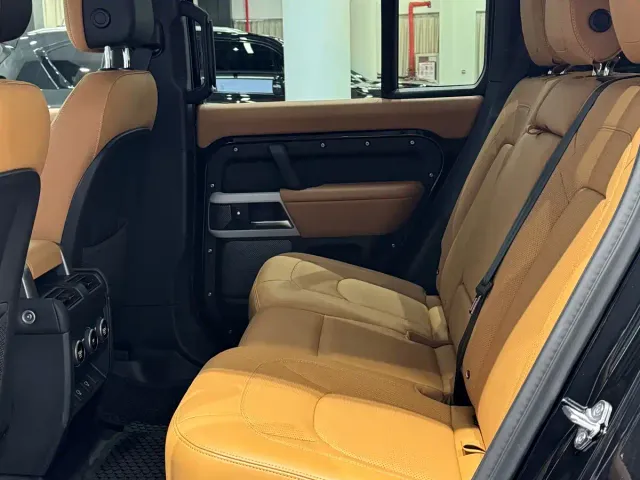 Land Rover Defender — Фото автомобиля 9