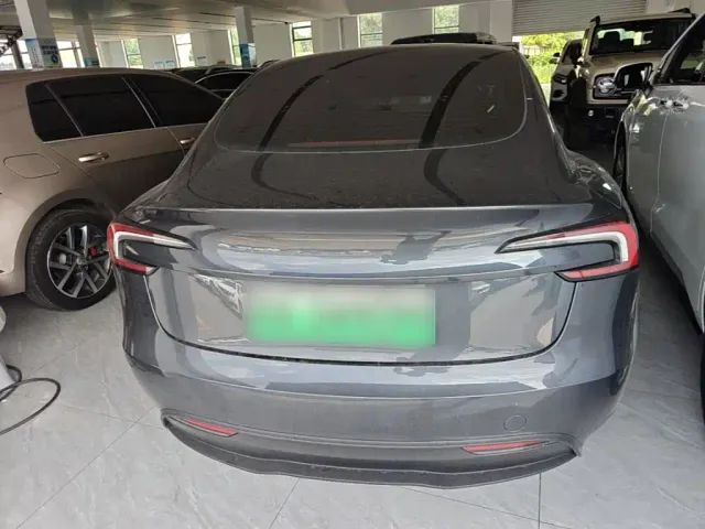 Tesla Model 3 — Фото автомобиля 5
