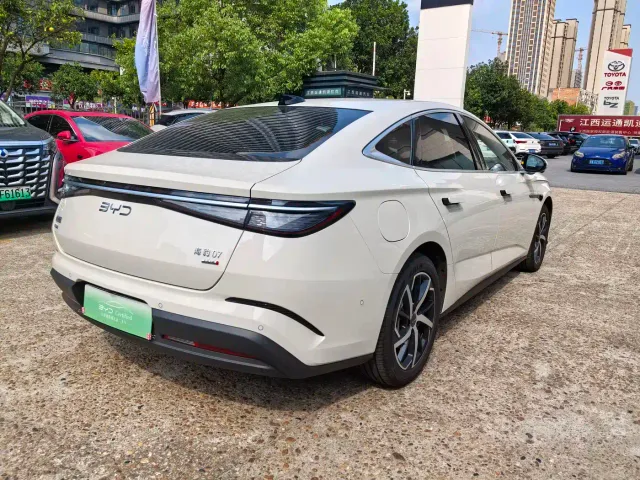 BYD Seal 07 DM-i — Фото автомобиля 11