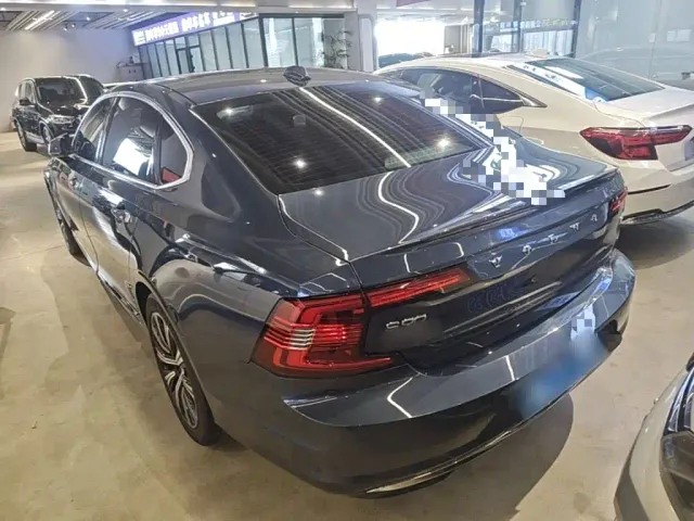 Volvo S90 — Фото автомобиля 4