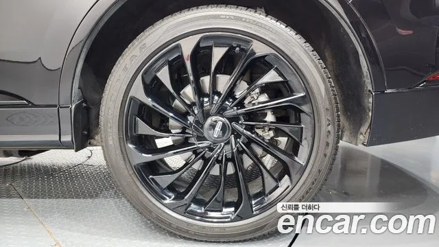 Lincoln Aviator Aviator 2 поколение 3.0 Reserve Jet Package AWD — Фото автомобиля 17