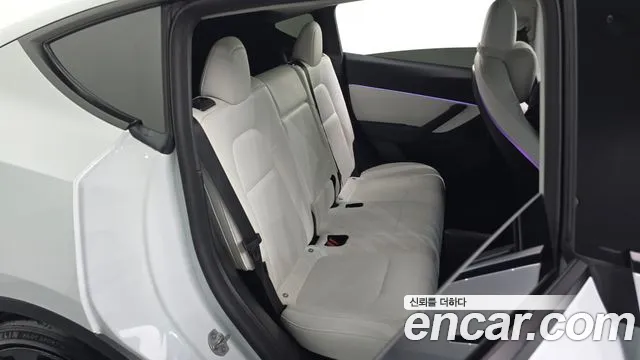 Tesla Model Y — Фото автомобиля 26