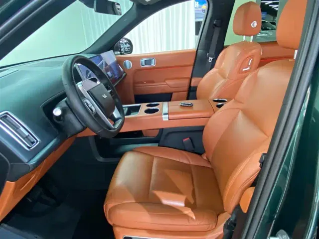 Li Auto L8 — Фото автомобиля 14