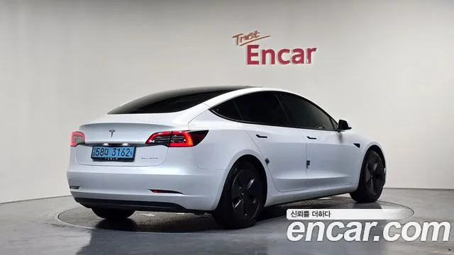 Tesla Model 3 — Фото автомобиля 2