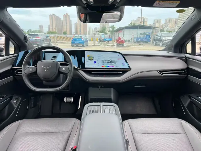 Hongqi EH7 — Фото автомобиля 5