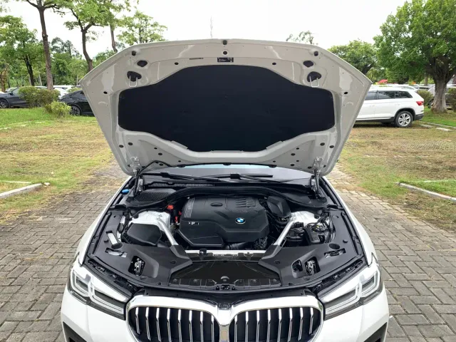 BMW 5 Series — Фото автомобиля 15