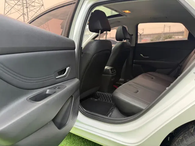 Hyundai Elantra — Фото автомобиля 9