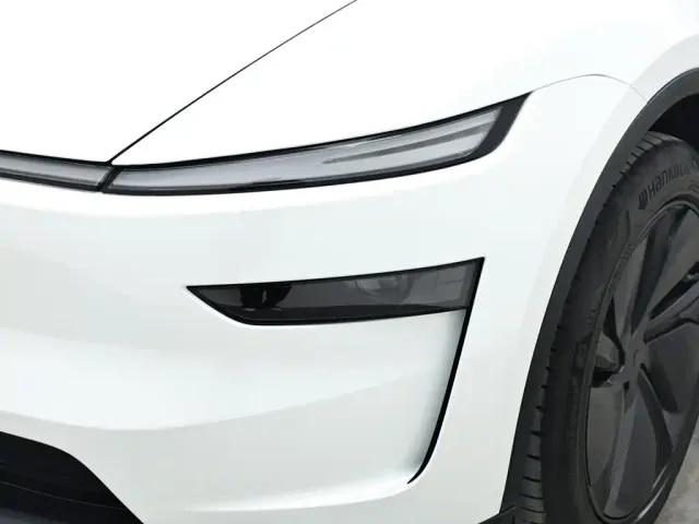 Tesla Model Y — Фото автомобиля 16