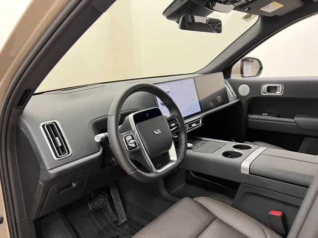 Li Auto L9 — Фото автомобиля 14
