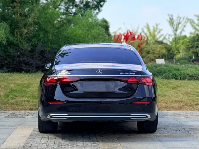 Mercedes-Benz E-Class — Фото автомобиля 9