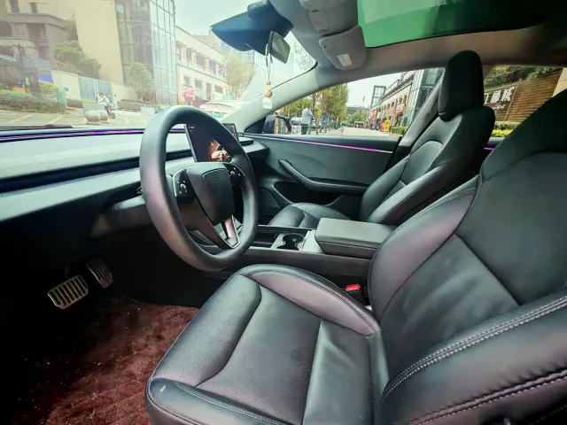 Tesla Model 3 — Фото автомобиля 5