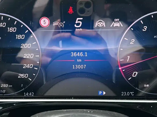 Mercedes-Benz E-Class — Фото автомобиля 13