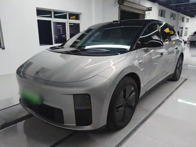 Фотография автомобиля — Li Auto i6