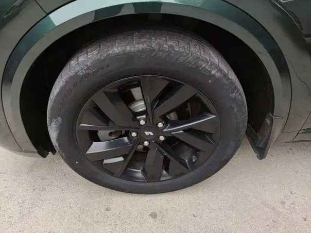 Li Auto L8 — Фото автомобиля 22