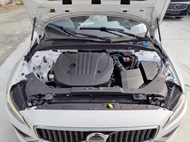 Volvo S60 — Фото автомобиля 6