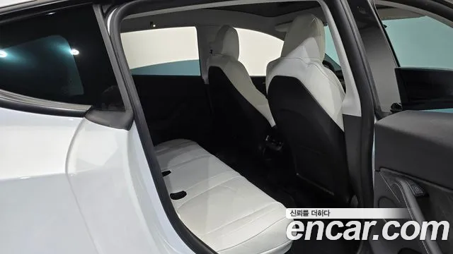 Tesla Model Y — Фото автомобиля 11