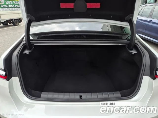BMW i7 — Фото автомобиля 17