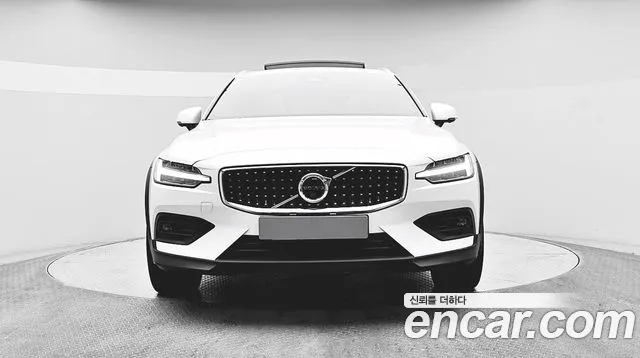 Volvo V60 — Фото автомобиля 2