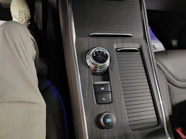 Ford Explorer 2024 2.3T EcoBoost AWD Titanium Edition 6-Seater — Фото автомобиля 13