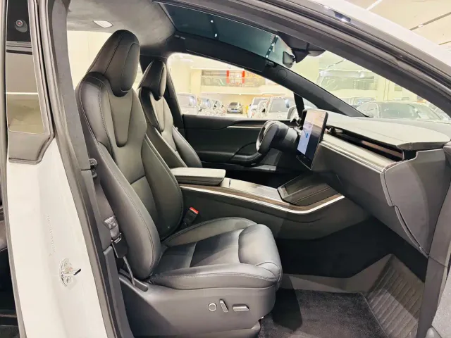 Tesla Model X — Фото автомобиля 6