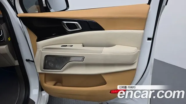 Kia Carnival Generation 4 — Фото автомобиля 14