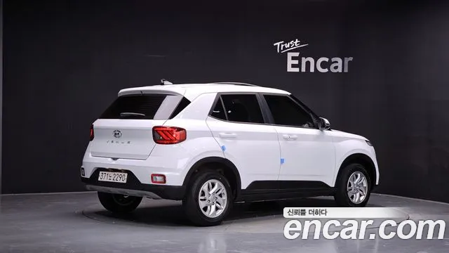 Hyundai Venue — Фото автомобиля 2