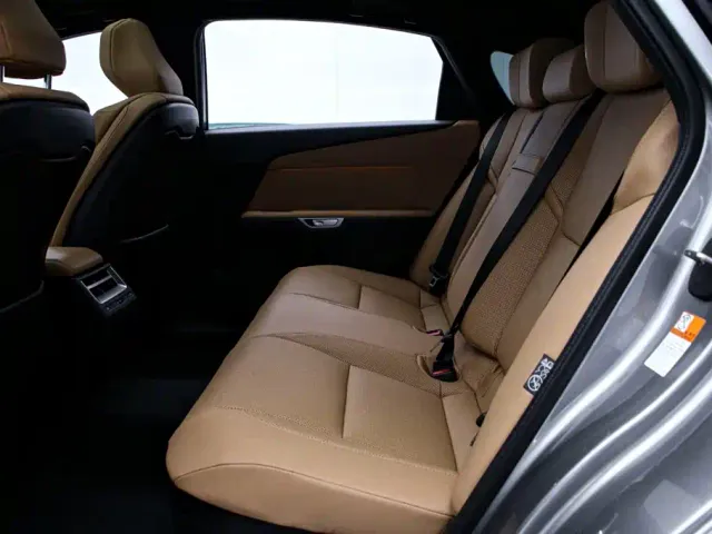 Lexus ES — Фото автомобиля 15
