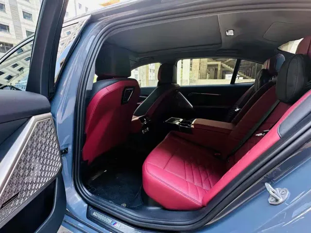 BMW 5 Series — Фото автомобиля 5