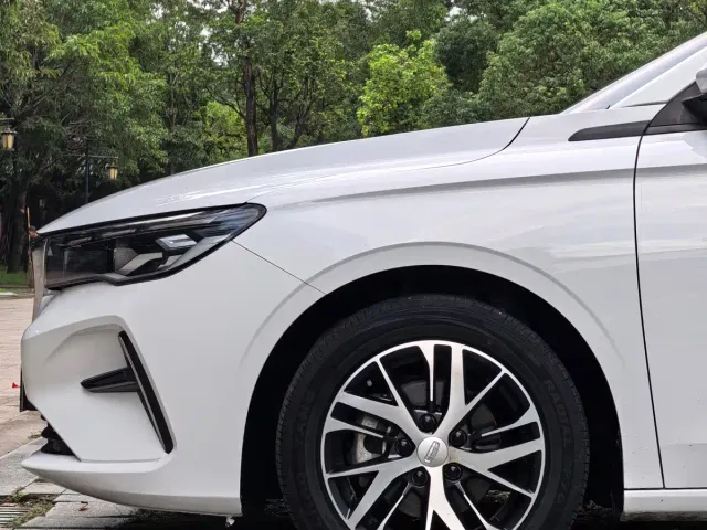 Geely Emgrand — Фото автомобиля 16