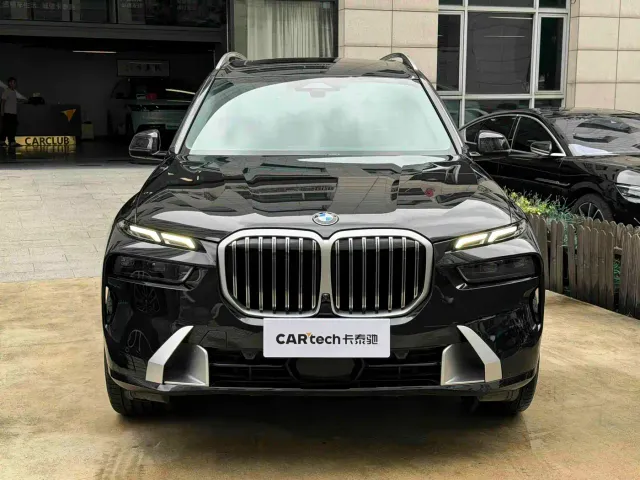 BMW X7 — Фото автомобиля 2