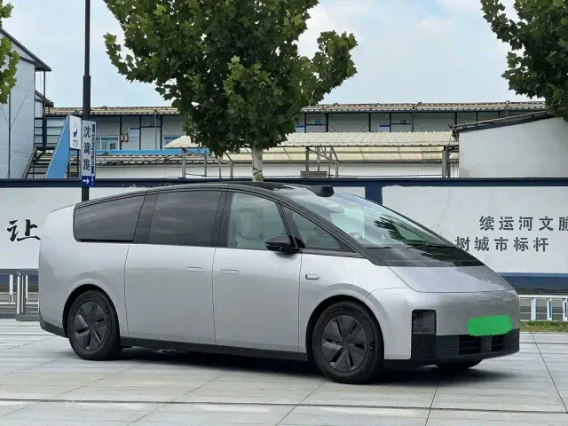 Li Auto MEGA — Фото автомобиля 3
