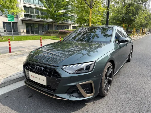 Фотография автомобиля — Audi A4L