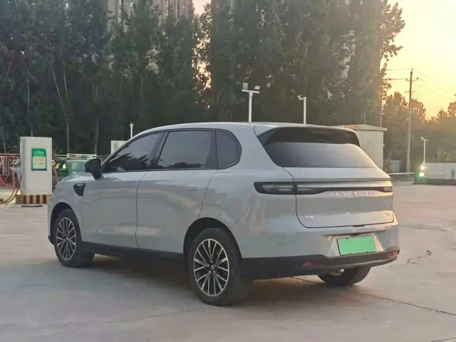 Leapmotor B10 — Фото автомобиля 6