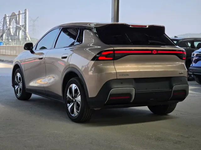 Changan Qiyuan Q05 — Фото автомобиля 6
