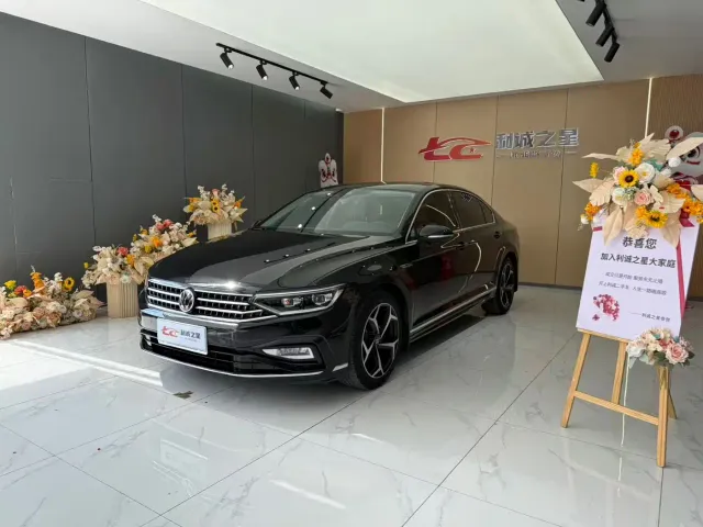 Фотография автомобиля — Volkswagen Magotan
