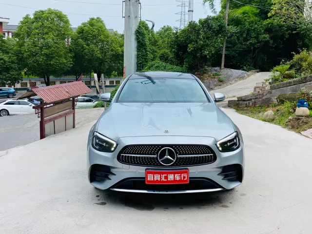 Mercedes-Benz E-Class — Фото автомобиля 2