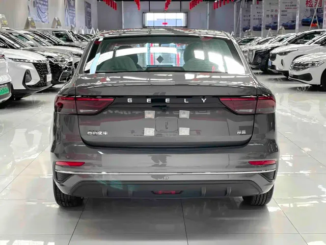 Geely Emgrand — Фото автомобиля 5