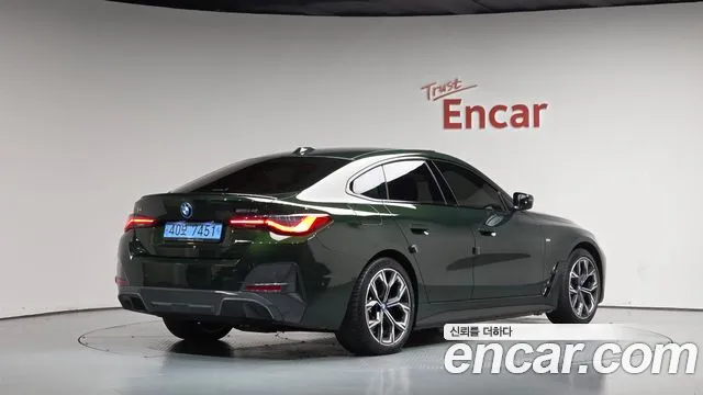 BMW i4 — Фото автомобиля 2