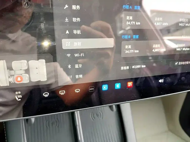 Tesla Model Y — Фото автомобиля 11