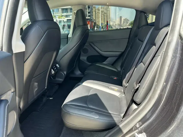 Tesla Model Y — Фото автомобиля 5