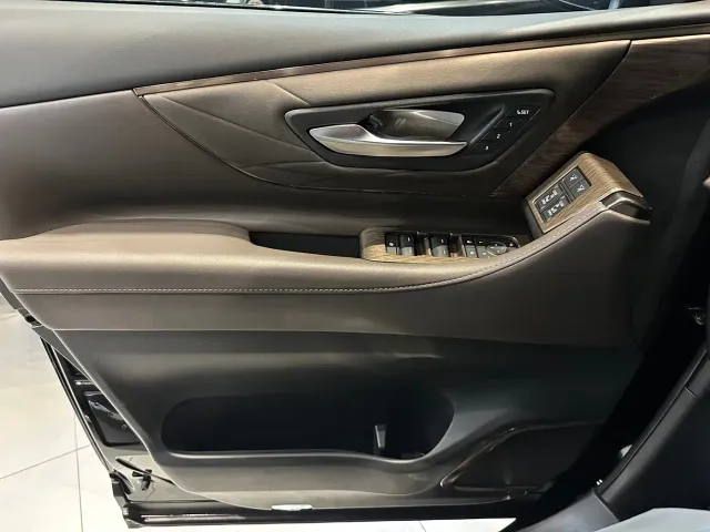 Toyota Alphard — Фото автомобиля 21