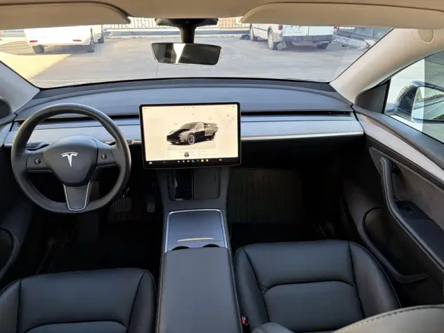 Tesla Model Y — Фото автомобиля 7