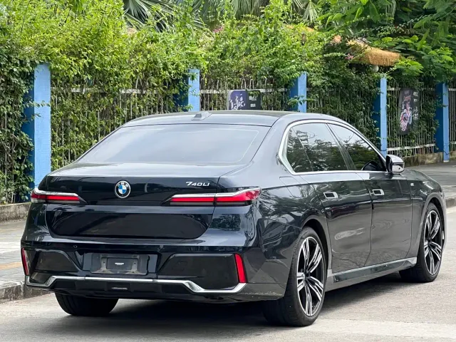 BMW 7 Series — Фото автомобиля 4