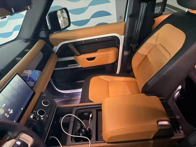 Land Rover Defender — Фото автомобиля 7