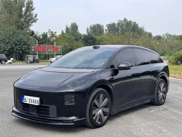 Фотография автомобиля — Li Auto i6