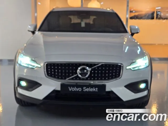 Volvo V60 — Фото автомобиля 3