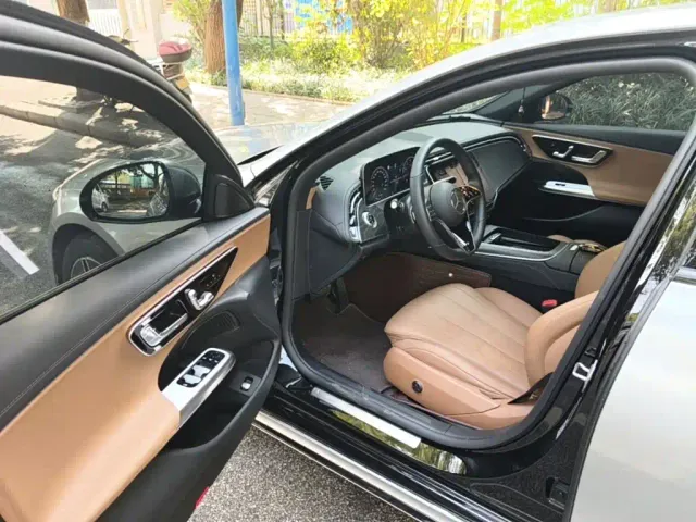 Mercedes-Benz E-Class — Фото автомобиля 11