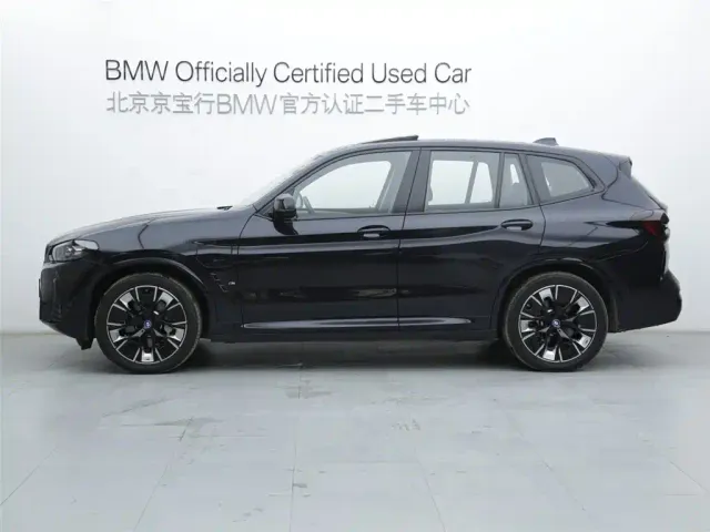 BMW iX3 — Фото автомобиля 3