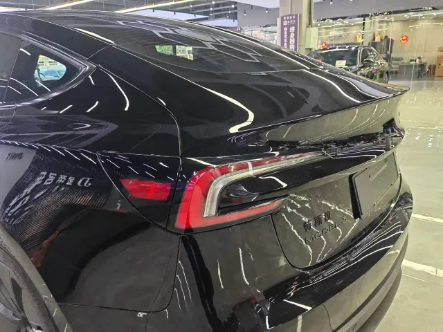 Tesla Model 3 — Фото автомобиля 11