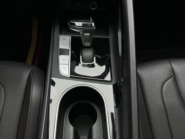 Hyundai Elantra 2022 1.5L CVT LUX Premium Edition — Фото автомобиля 19